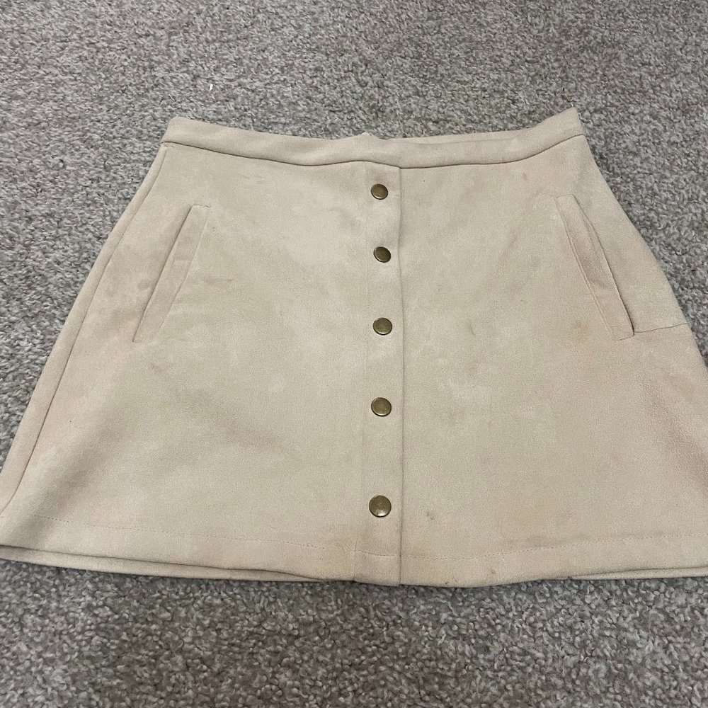 Suede cream buttoned skirt | Medium